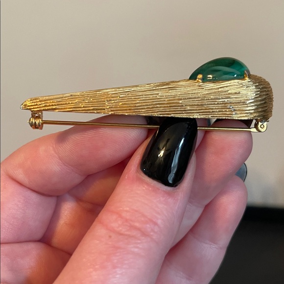 Mid-Century Modern Green Swirled Glass Cabochon Teardrop Brooch - Picture 6 of 8